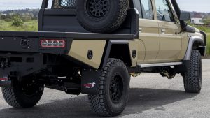One-piece flared mud guards